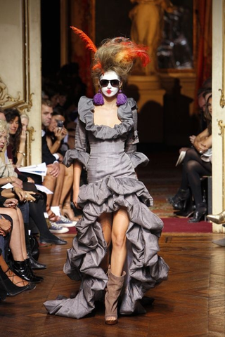 Illustration for article titled Vivienne Westwood: Rococo Eccentricity & Modern Marie Antoinettes